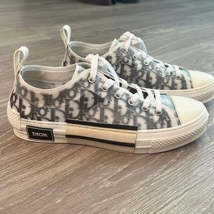 COPY - Tennis shoes size 41 or runs like a 9.5